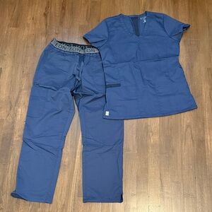 Maevn EON Navy Blue Scrubs Set XS top XS petite bottoms stretch wicking fabric